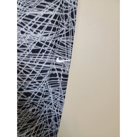 Nike Pro Leggings Cropped Women's Size Medium Black and White print - Picture 4 of 5
